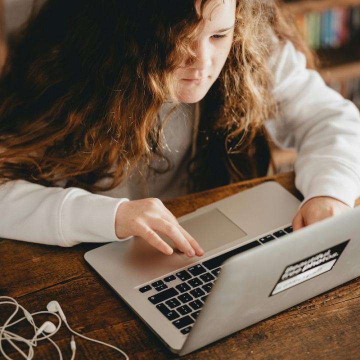 Wat zijn de voordelen van jongeren leren programmeren?